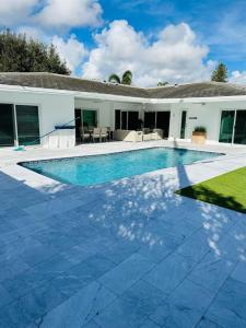 4720 NE 28th Ave., Ft. Lauderdale, Florida 33308, USA