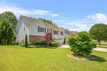 2713 Silver Queen Road, Ellenwood, Georgia 30294