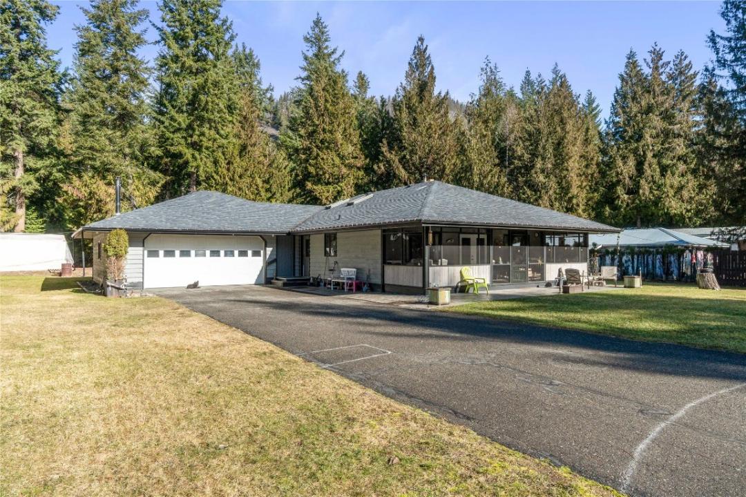 4061 SANTA ROAD, Scotch Creek, Columbia Britannica V0E 1M5, Canada