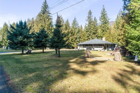 4061 SANTA ROAD, Scotch Creek, Columbia Britannica V0E 1M5, Canada