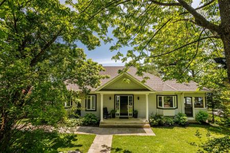 376 Rue Monseigneur-Vel, Magog, Quebec J1X 3W5, Canada