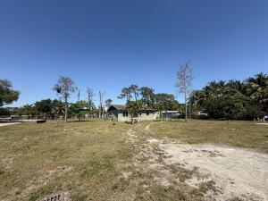 5211 Pine Grove Drive, West Palm Beach, Florida 33417, USA