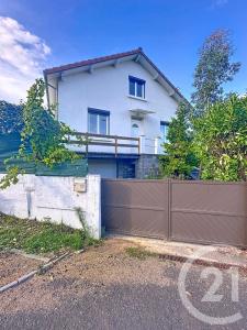 Mozac, Auvérnia 63200, França