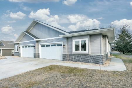 117 Ashberry Lane, Stoughton, Wisconsin 53589, USA