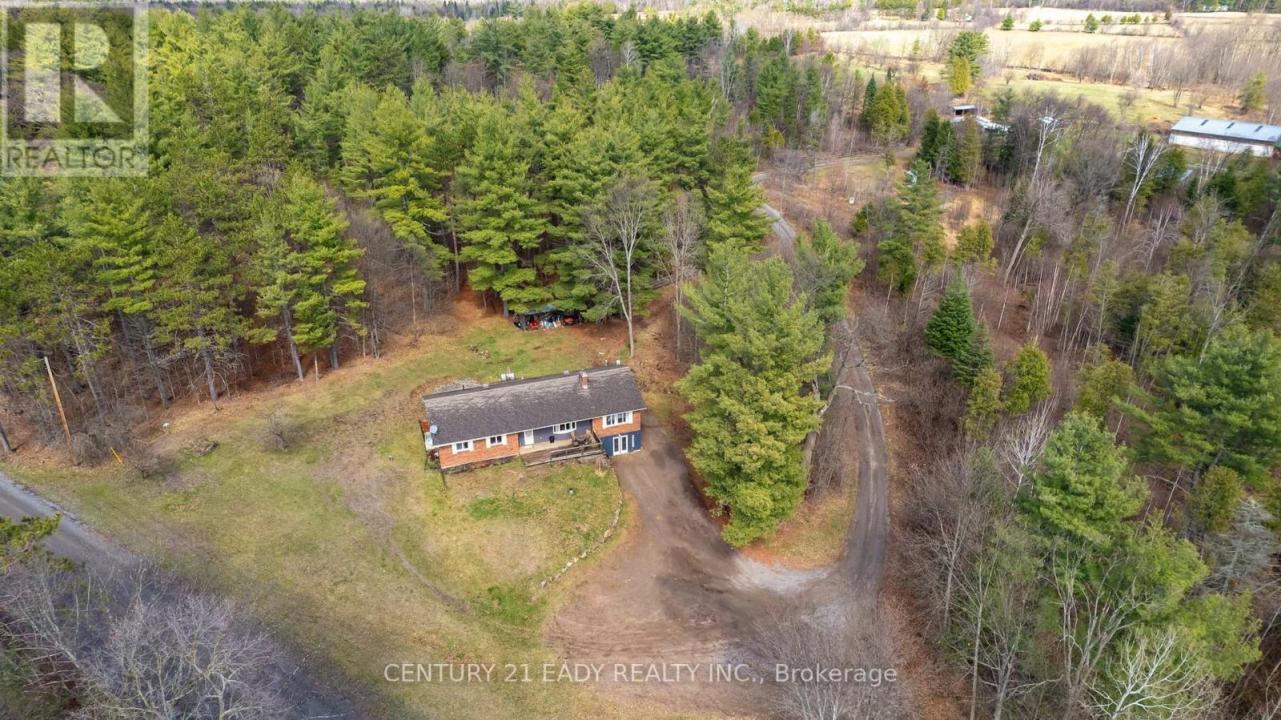 754 CROOKED RAPIDS ROAD NORTH, North Algona Wilberforce, Ontario K0J 1T0, CANADÁ