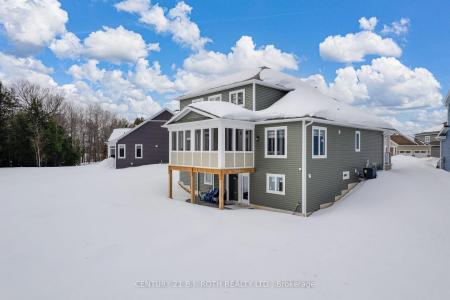 22 DYER CRESCENT, Bracebridge, Ontario P1L 0N4, Kanada