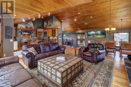 220 MISKOW CLOSE, Canmore, Alberta T1W 3G7, Canada