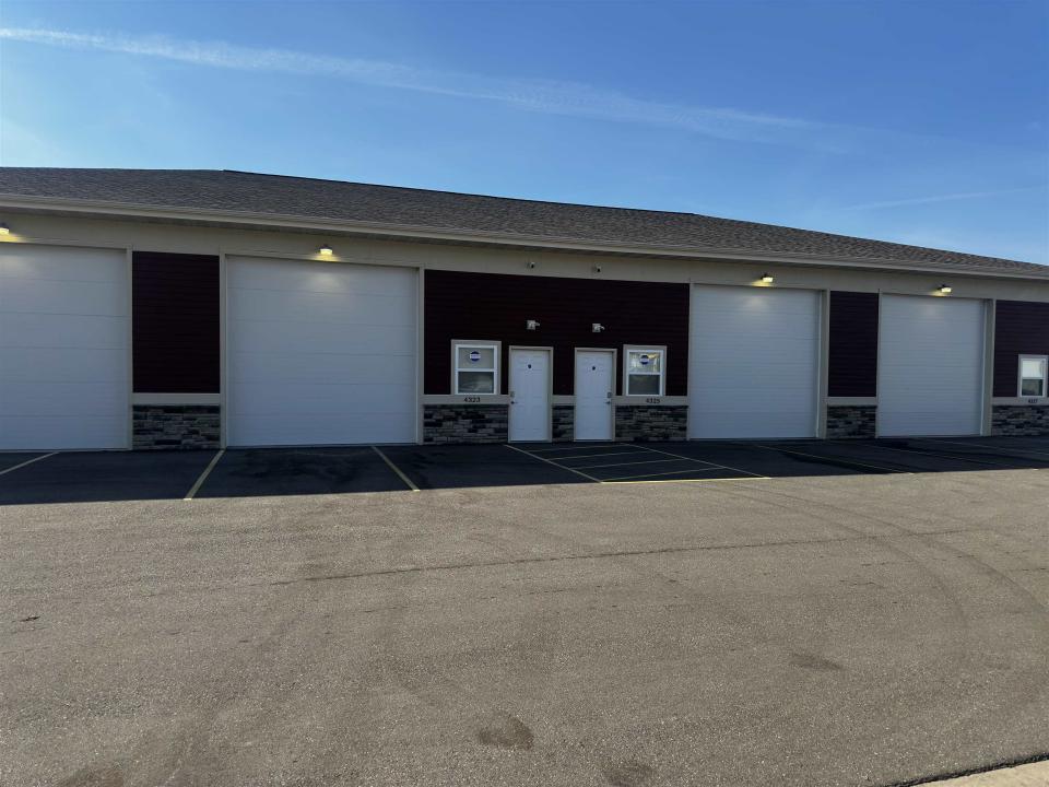 4325 & 4323 Duraform Lane, Windsor, Wisconsin 53598, USA
