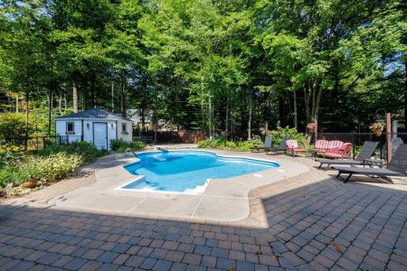 2367 Rue Yearling, Saint-Lazare, Quebec J7T 2E3, Canada