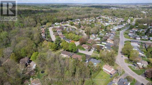 201 WADE AVENUE, Renfrew, 安大略省 K7V 2N3, 加拿大