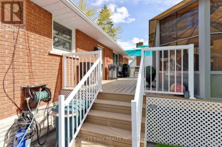 201 WADE AVENUE, Renfrew, Ontario K7V 2N3, Canada