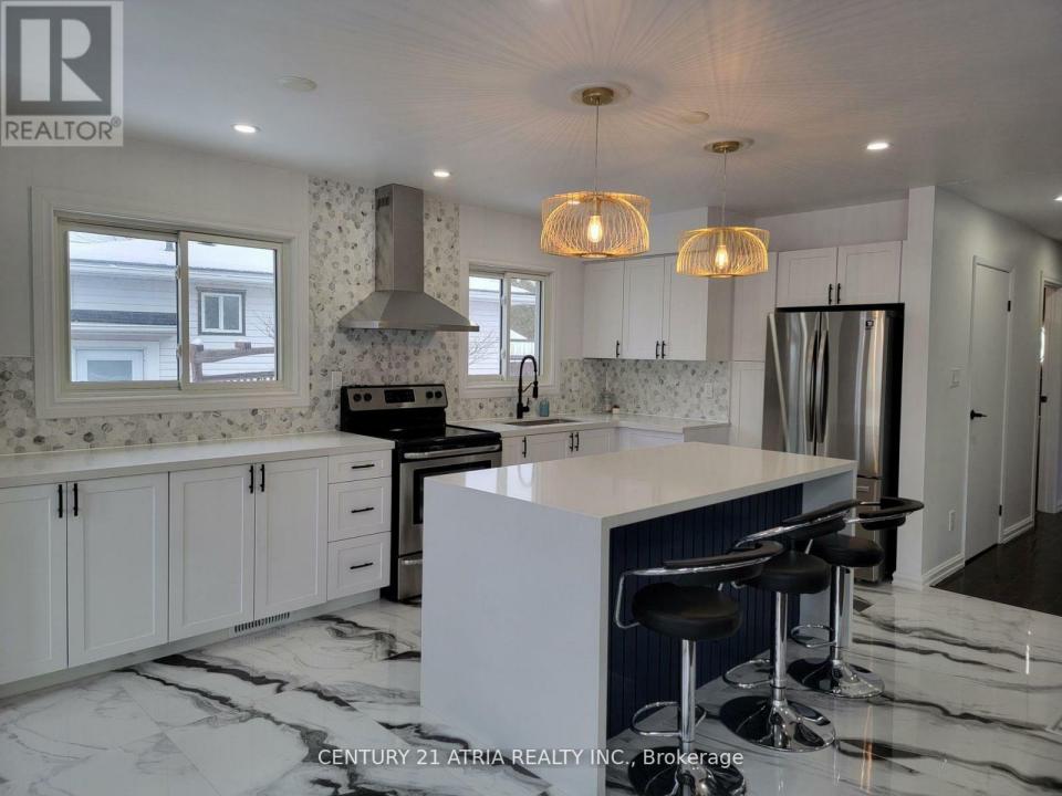 211 MADAWASKA AVENUE, Oshawa (lakeview), אונטריו L1J 1E6, קנדה 
