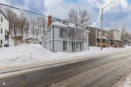 186 Rue St-Joseph, Lévis (Desjardins), Québec G6V 1C9, Canada