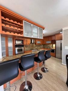 Calle Los Almendrones Conjunto Residencial Villas Mediterraneo, Lechería, Anzoategui 6016, Venezuela