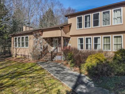 58 Bender Road, Gouldsboro, Pennsylvania 18424, USA