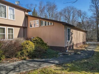 58 Bender Road, Gouldsboro, Pennsylvania 18424