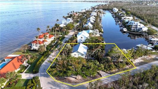 1307 Isabel DR, SANIBEL, Florida 33957, USA