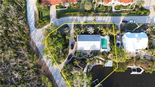 1307 Isabel DR, SANIBEL, Florida 33957
