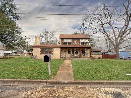708 11th E, Cameron, Texas 76520