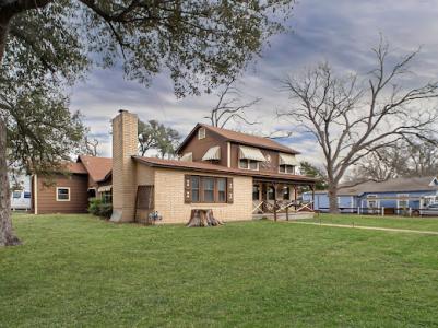 708 11th E, Cameron, Texas 76520