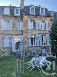 Moulins, Alvernia 03000, Francia