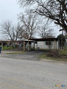 2410 W Kingsbury Street, Seguin, Texas 78155, USA