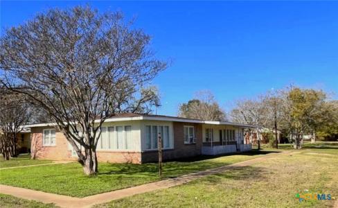 500 N Texas Avenue, Nixon, Texas 78140, USA