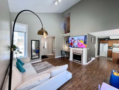 452 MOUNTAIN STREET, Hinton, Alberta T7V 1K2, Canada
