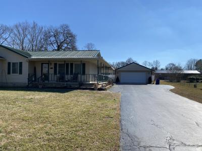 1306 McMahan Street, Manchester, Tennessee 37355, USA