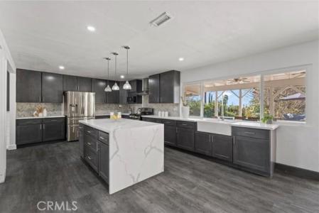 2492 Bradford Avenue, Highland, Kalifornia 92346, USA