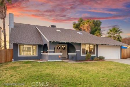 2492 Bradford Avenue, Highland, Kalifornia 92346, USA