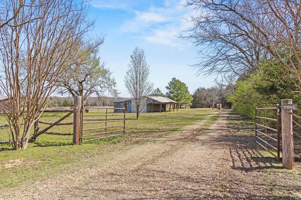 1393 County Road 2250, Ivanhoe, Texas 75447