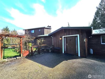105 Strawberry Hill Road, Elma, Washington 98541, USA