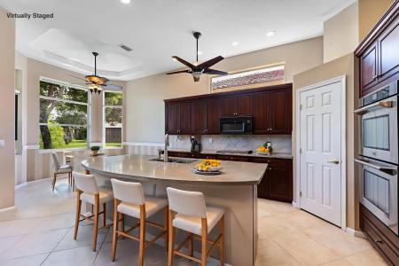 1914 Via Castello, Wellington, Floryda 33411, USA