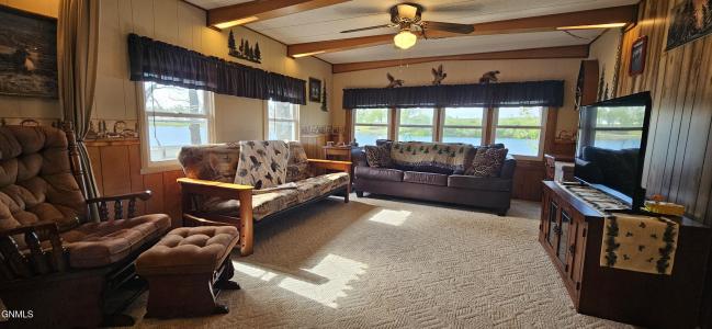 4296 Lake Shore Drive, Wishek, Dakota Północna 58495, USA
