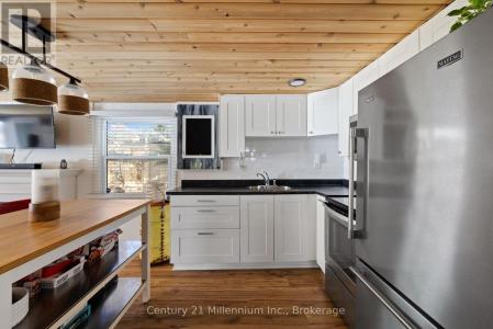 7 69TH STREET NORTH, Wasaga Beach, Ontario L9Z 1T9, Kanada