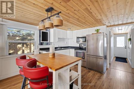 7 69TH STREET NORTH, Wasaga Beach, Ontario L9Z 1T9, Kanada