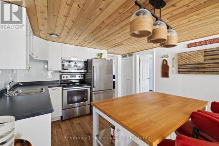 7 69TH STREET NORTH, Wasaga Beach, Ontario L9Z 1T9, Kanada