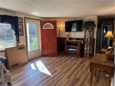 612 Knight Wood Road, Diggs, Virginia 23045-2119, USA