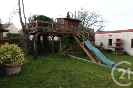 Mandres Les Roses, Île-de-France 94520, Francia