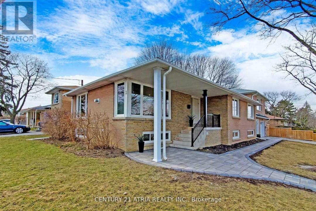 2 PANNAHILL ROAD, Toronto (bathurst Manor), Ontario M3H 4N3, Canada