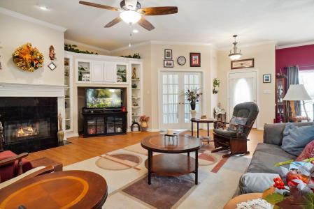 604 Runaway Bay Drive, Runaway Bay, Texas 76426, USA