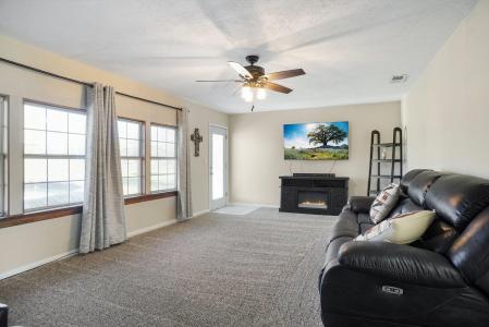 305 Cheyenne Drive, Runaway Bay, Texas 76426