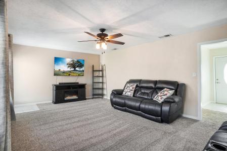 305 Cheyenne Drive, Runaway Bay, Texas 76426