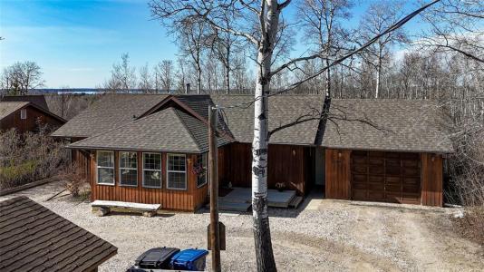 49 VICTOR CRESCENT, Onanole, Manitoba R0J 1N0, Canadá