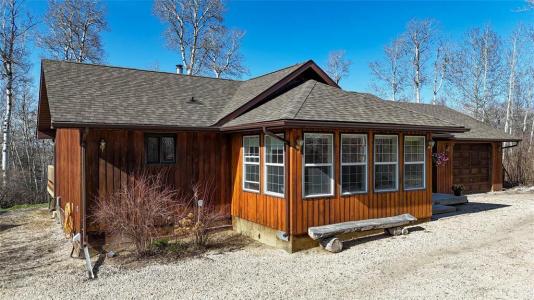 49 VICTOR CRESCENT, Onanole, Manitoba R0J 1N0, Canadá