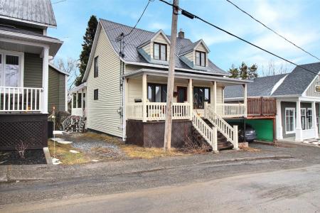 493 Rue de l'Église, Pohénégamook, Quebec G0L 1J0, CANADÁ