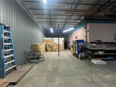 8272 S San Pedro, Los Angeles, California 90003, USA