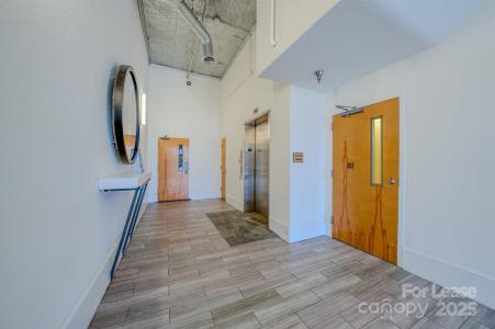124 College Street Lower Level, Asheville, 北卡罗来纳州 28801, 美国