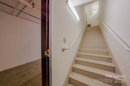 124 College Street Lower Level, Asheville, 北卡罗来纳州 28801, 美国